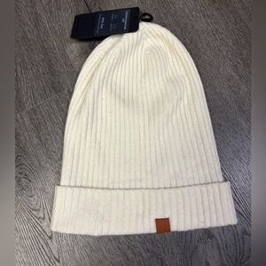 NWT Fabletics Beanie Super Soft Wool/Cashmere Blend Off White Ivory One Size